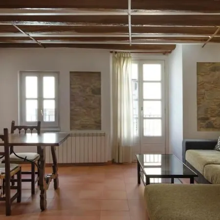 Practico Apartamento En El Casco Antiguo De Apartamento